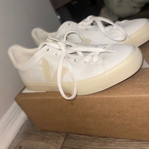 Veja Campo Canvas in Natural